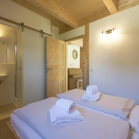 Chalet Beautiful Chalet In Sankt Georgen On Ski Slopes *